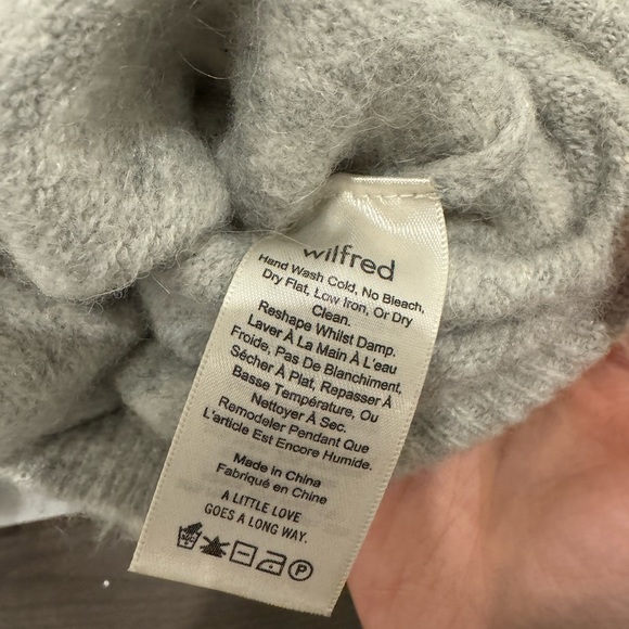 Aritzia Wilfred sweater - Picture 4 of 5